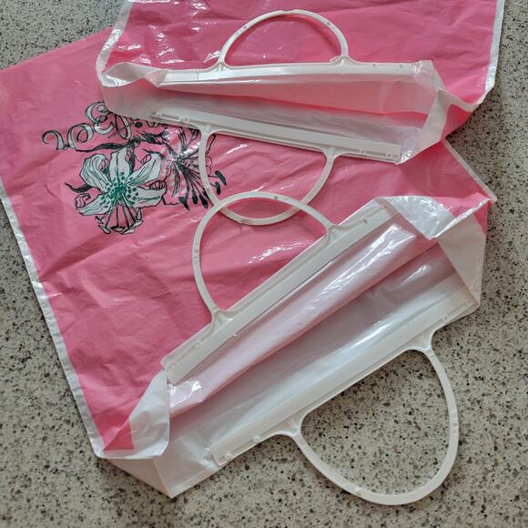 VTG Lilly Pulitzer 2 Logoed 18x16 Plastic Retail Store Shopping Bags Snap Handle - Picture 5 of 7